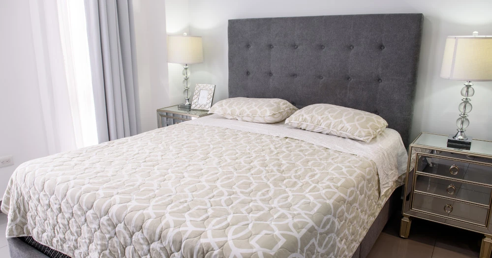 Łóżka tapicerowane – komfort i design w Twojej sypialni